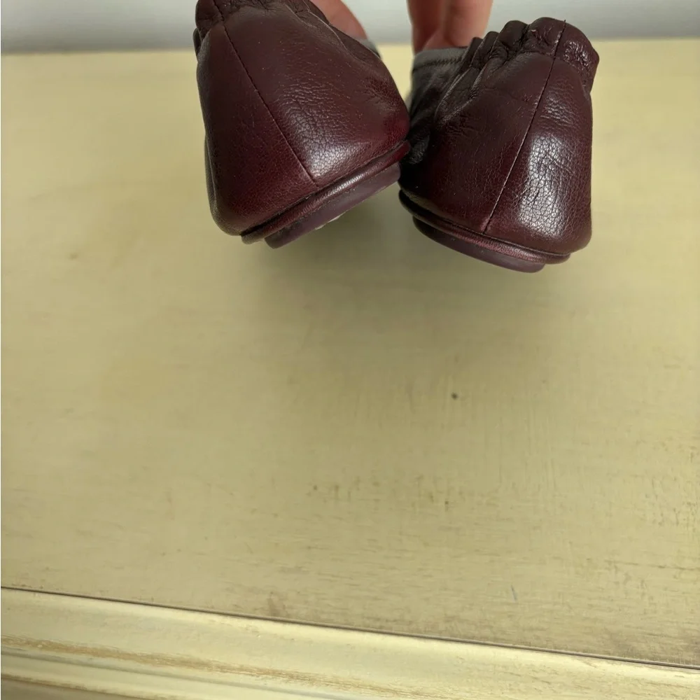 Tory Burch Women's Burgundy Reva Travel Ballet Flats - Picture 9 of 9